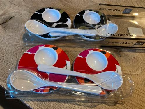 Marimekko Unikko Eierdopjes + lepels in doosje, Huis en Inrichting, Keuken | Servies, Nieuw, Overige typen, Overige stijlen, Overige materialen