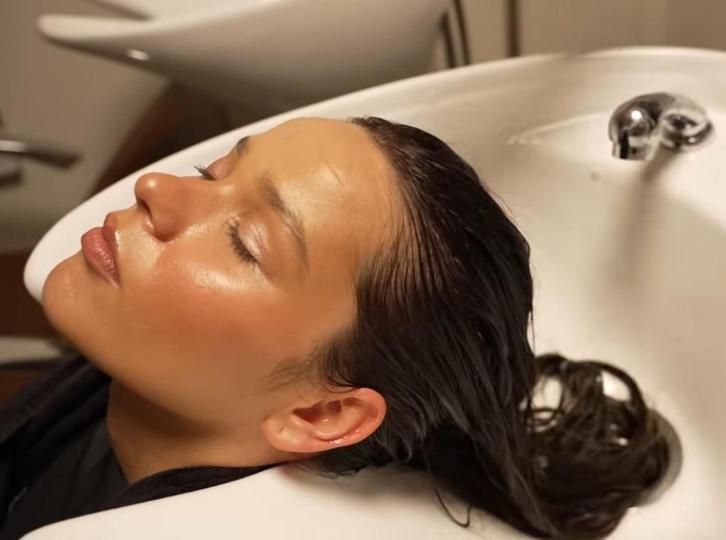 Van puntjes knippen to metamorfose voor vrouw dame studente, Sieraden, Tassen en Uiterlijk, Uiterlijk | Haarverzorging, Nieuw