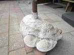 KOOPJE: Betonnen Parasolvoet. Egel., Ophalen, Gebruikt, Beton, Dierenbeeld