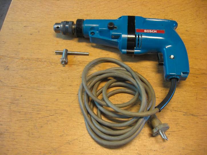 Vintage boormachine Bosch blauw professional  zgan, Doe-het-zelf en Verbouw, Gereedschap | Boormachines, Zo goed als nieuw, Boormachine