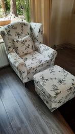 Gebloemde fauteuil met poef, Huis en Inrichting, Fauteuils, Hout, 75 tot 100 cm, Ophalen of Verzenden, Zo goed als nieuw