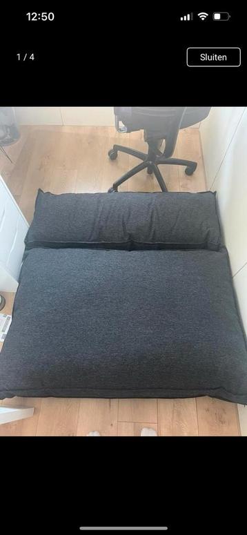 Pellet kussens beschikbaar voor biedingen