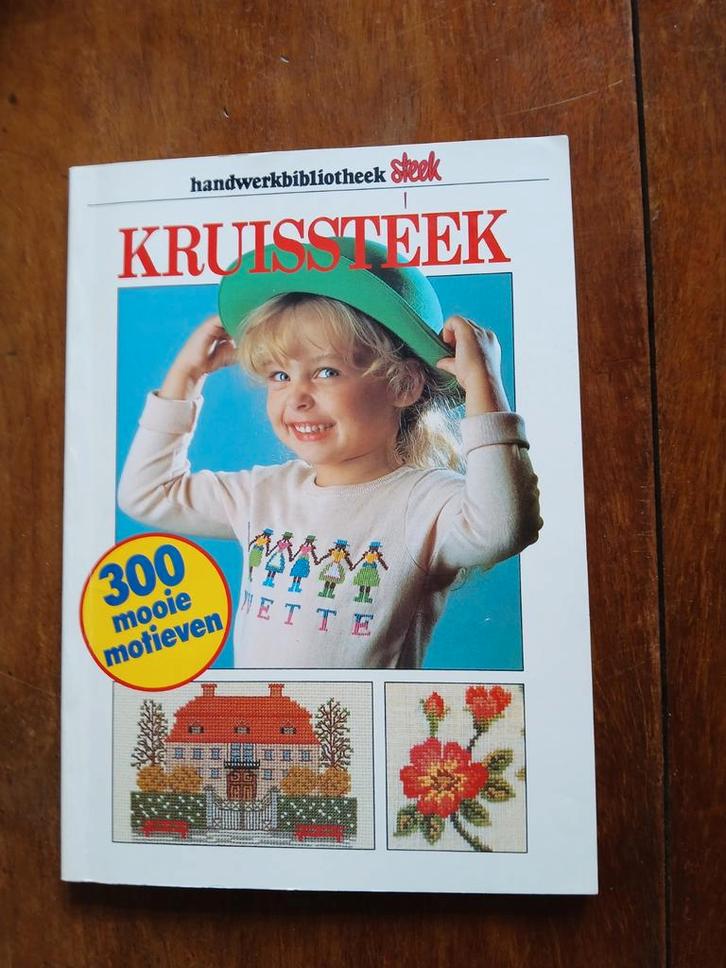 WD015 Kruissteek boek, Hobby en Vrije tijd, Borduren en Borduurmachines, Zo goed als nieuw, Patroon, Handborduren, Ophalen of Verzenden