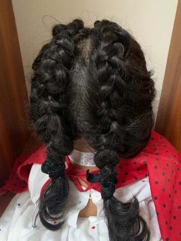 Opmaakpop, nauwelijks gebruikt, veel accessoires. Merk: Götz beschikbaar voor biedingen