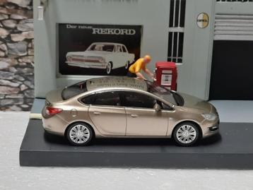Opel Astra.  Model van het merk Minichamps. Model nieuw in d beschikbaar voor biedingen