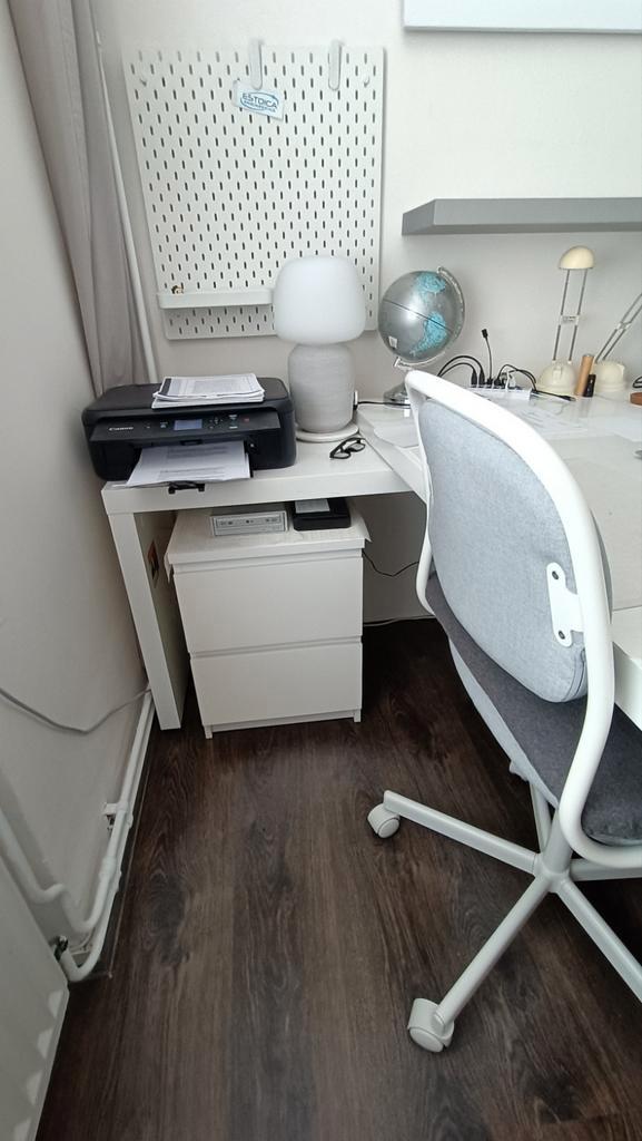 Bureau Ikea 1x  met 1 x  ladekastje en uitschuifbaar blad., Huis en Inrichting, Bureaus, Gebruikt, Ophalen