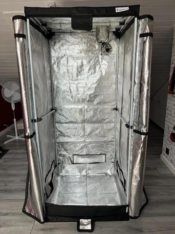 Kweekkast groeikast beschikbaar voor biedingen