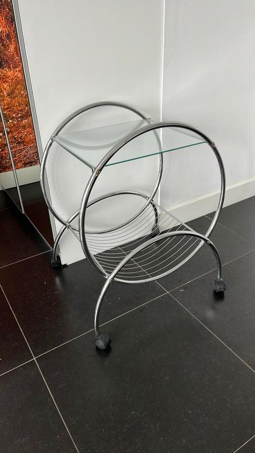Leuke vintage bijzettafel, Huis en Inrichting, Tafels | Bijzettafels, Zo goed als nieuw, Rond, Minder dan 55 cm, Hout, Ophalen