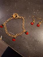 Goudkleurige set: Oorbellen & Armband met Lieveheersbeestjes, Overige materialen, Nieuw, Ophalen of Verzenden, Met bedels of kralen