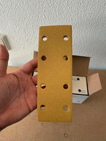 Schuurpapier Schuurstroken 70x198mm met 8 gaten beschikbaar voor biedingen