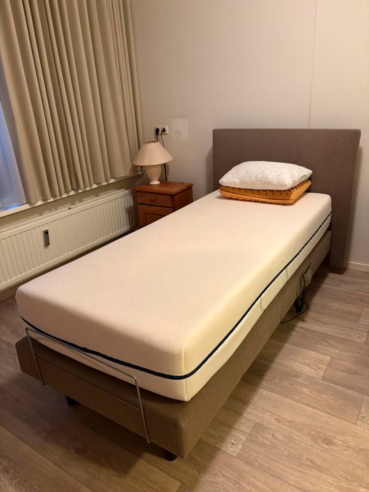 Boxspring-bed in zeer goede staat met heel goed matras, Huis en Inrichting, Slaapkamer | Complete slaapkamers, Gebruikt, Eenpersoons