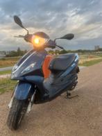 Piaggio fly geel kentenken moet weg!!, Fietsen en Brommers, Scooters | Piaggio, Ophalen, Gebruikt, Benzine, Fly