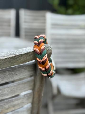 Handgemaakte leren halsband beschikbaar voor biedingen