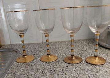 4 wijnglazen met goldplated beschikbaar voor biedingen
