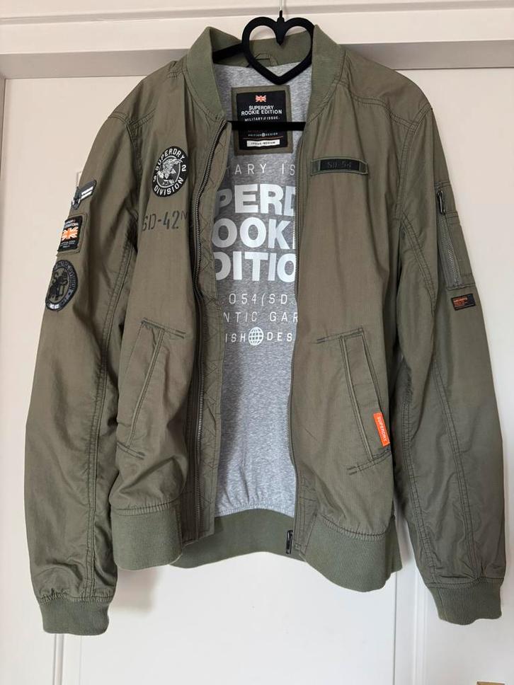 Bomberjack van Superdry kleur khaki groen maat M, Kleding | Heren, Jassen | Zomer, Zo goed als nieuw, Maat 48/50 (M), Groen, Verzenden