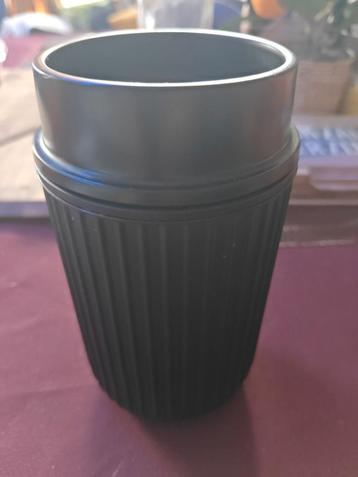 Stevige Dichtdraaiende Koffie Beker (veilig voor onderweg) beschikbaar voor biedingen