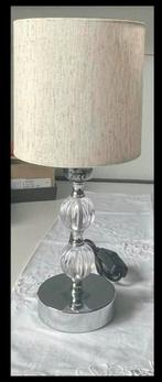 Stijlvolle tafellamp met glazen voet, Ophalen of Verzenden, Zo goed als nieuw, Glas, 50 tot 75 cm