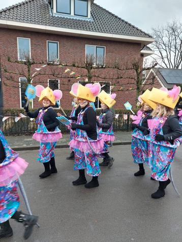 LAATSTE 8 Muizenpakken maat M/L met 4 kaaskoppen beschikbaar voor biedingen