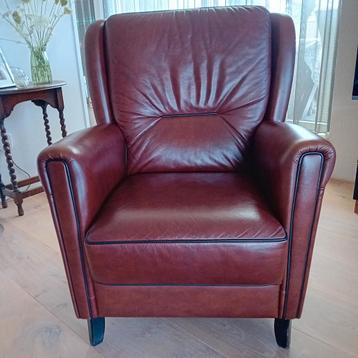 Prachtige leren fauteuil beschikbaar voor biedingen