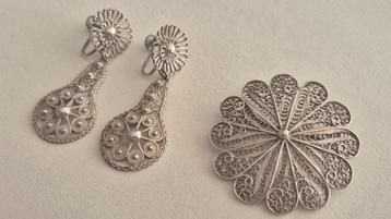 Zilveren filigrain broche en oorbellen  beschikbaar voor biedingen