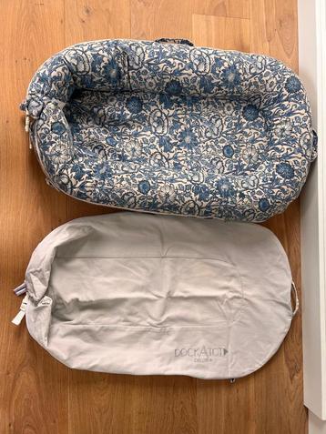 Dockatot Deluxe+ met extra hoes beschikbaar voor biedingen