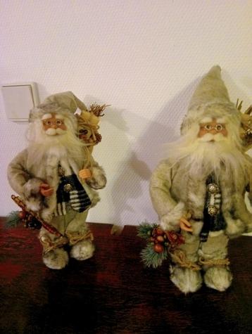 Kerstmannen staand 42cm hoog gedetailleerd in goede staat. beschikbaar voor biedingen