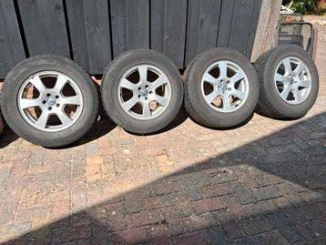 Nette Volvo XC velgen met winterbanden beschikbaar voor biedingen