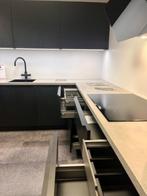 Prachtige L-keuken mat zwart met houtstructuur, Zwart, Hoekkeuken, Nieuw, Ophalen of Verzenden