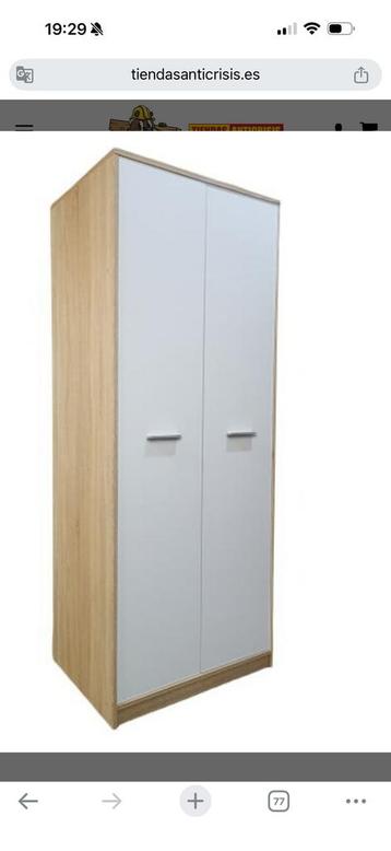 Kledingkast in doos geseaald