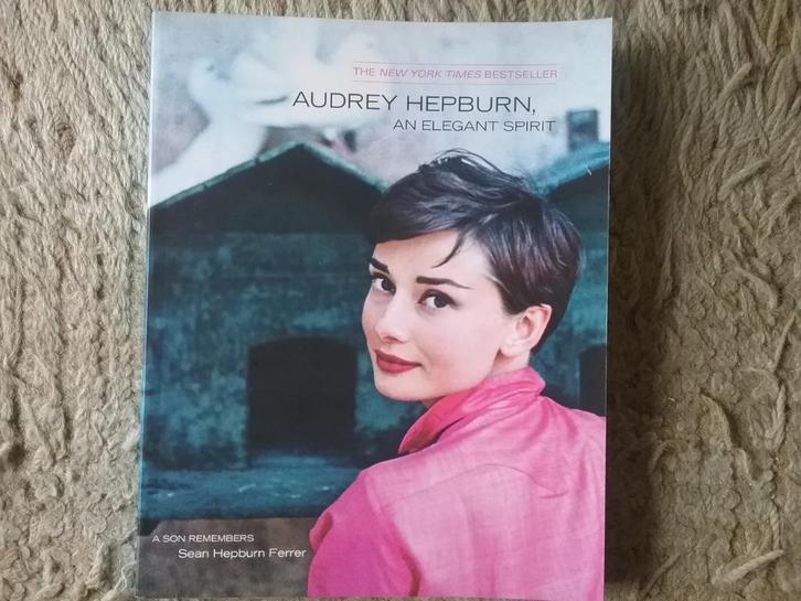 Audrey Hepburn - an elegant spirit / S Hepburn Ferrer (2005), Boeken, Film, Tv en Media, Zo goed als nieuw, Personen, Ophalen of Verzenden