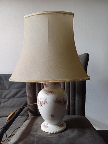 Royal Albert Lavendel Lamp beschikbaar voor biedingen
