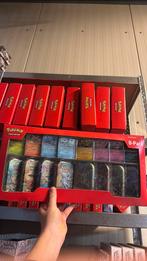 Pokemon prismatic evolutions mini tin collectie, Ophalen of Verzenden, Nieuw, Boosterbox