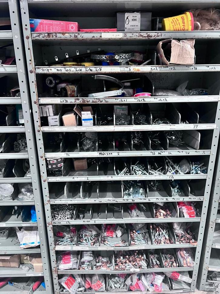 6 kasten met inhoud voor loodgieter , aannemer installateur, Doe-het-zelf en Verbouw, IJzerwaren en Bevestigingsmiddelen, Nieuw