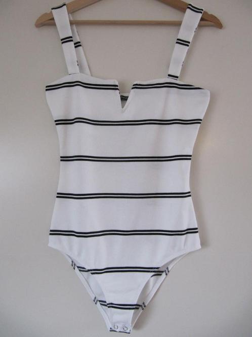 Body / top Bershka maat M, Kleding | Dames, Tops, Zo goed als nieuw, Maat 38/40 (M), Wit, Zonder mouw, Ophalen of Verzenden