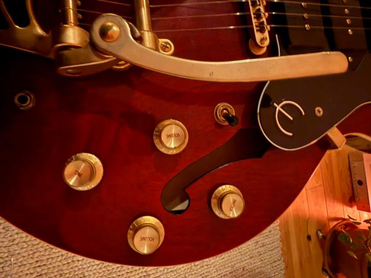 Epiphone Riviera Custom P93, Muziek en Instrumenten, Snaarinstrumenten | Gitaren | Elektrisch, Gebruikt, Hollow body, Epiphone