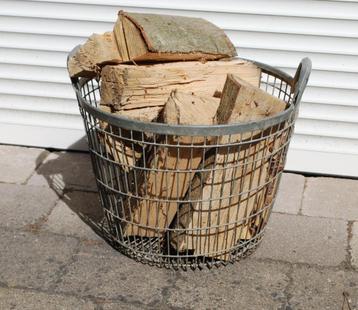 Houtmand haardmand beschikbaar voor biedingen