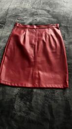 Rode leren rokje maat 36, Ophalen of Verzenden, Zo goed als nieuw, Maat 36 (S), Boven de knie