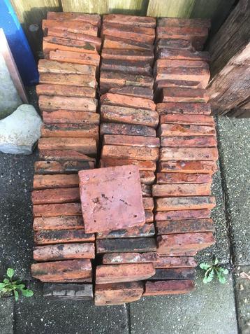 antiek plavuizen +/- 120 stuks  afmeting: 12cm x 12cm beschikbaar voor biedingen