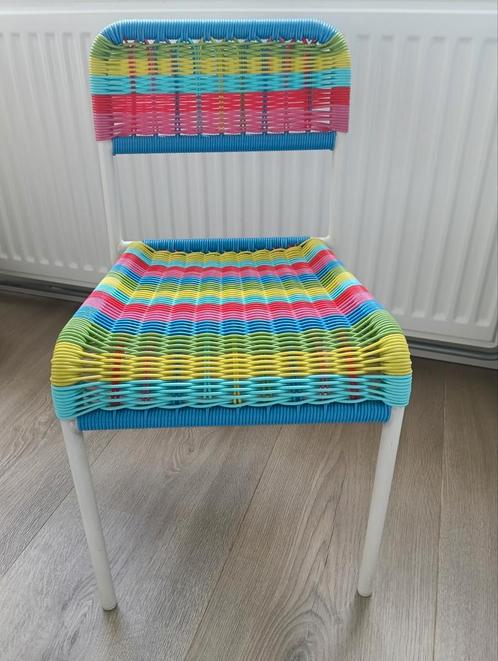 Ikea FÄRGGLAD Kinderstoel - Kleurrijk!, Kinderen en Baby's, Kinderkamer | Tafels en Stoelen, Zo goed als nieuw, Ophalen