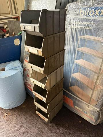 Kunststof stapelbakjes - 8 stuks bakjes beschikbaar voor biedingen