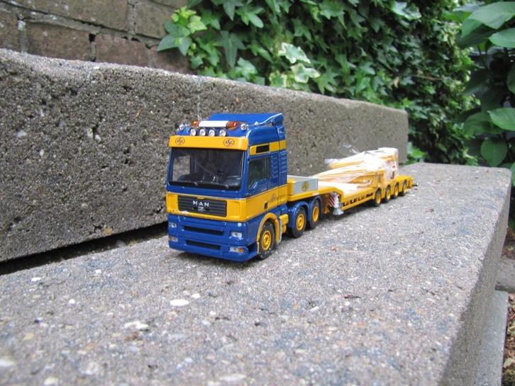 Lion Toys M.A.N TGA met 4 assige dieplader ASG { ZELDZAAM }, Hobby en Vrije tijd, Modelauto's | 1:50, Zo goed als nieuw, Bus of Vrachtwagen