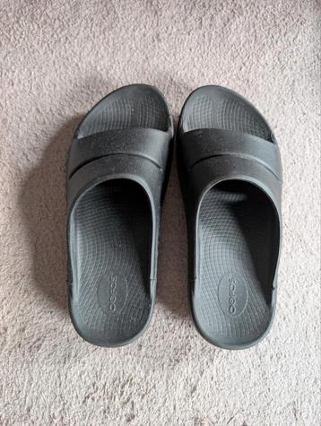 Oofos, slippers, nieuw. maat 42. beschikbaar voor biedingen