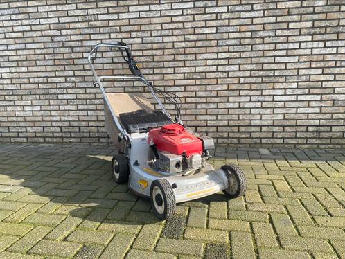 Honda hr216 benzinemaaier (met aandrijving), Tuin en Terras, Grasmaaiers, Zo goed als nieuw, Benzine-grasmaaier, 40 t/m 49 cm