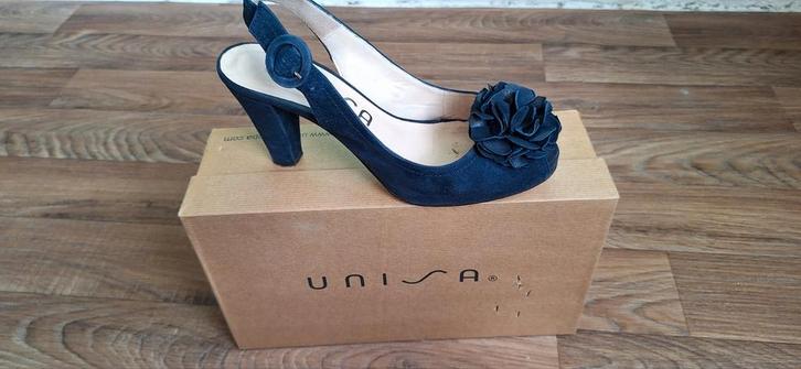 Elegante Unisa Pumps met Bloemdetail, Kleding | Dames, Schoenen, Zo goed als nieuw, Pumps, Blauw, Ophalen