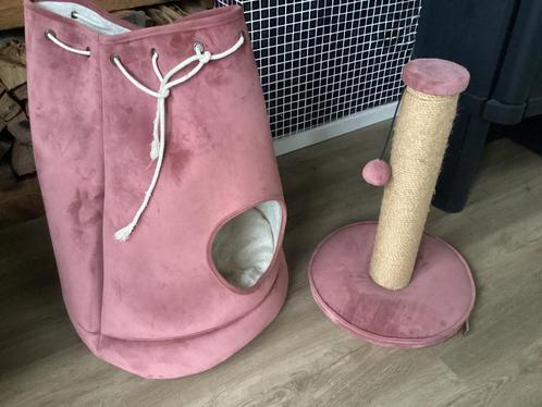 Roze Kattenhuis/mand en krabpaal., Dieren en Toebehoren, Kattenmanden, Zo goed als nieuw, Ophalen