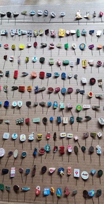 Verzameling speldjes/pins beschikbaar voor biedingen