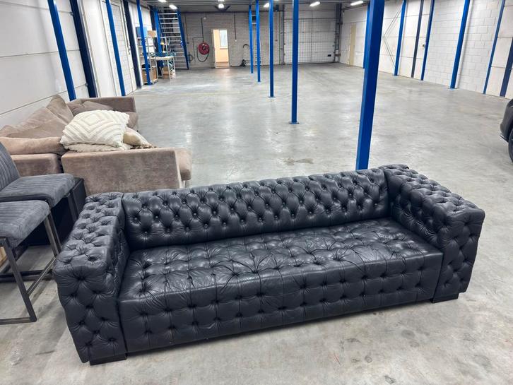 1 stuks Chesterfield bank zwart leer, Huis en Inrichting, Banken | Bankstellen, Gebruikt, Rechte bank, Driepersoons, 200 tot 250 cm
