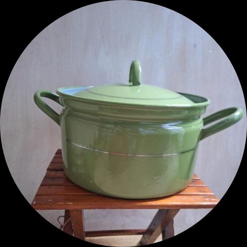 Vintage reseda groen emaille pan met deksel, goud randje, Antiek en Kunst, Antiek | Emaille, Ophalen of Verzenden