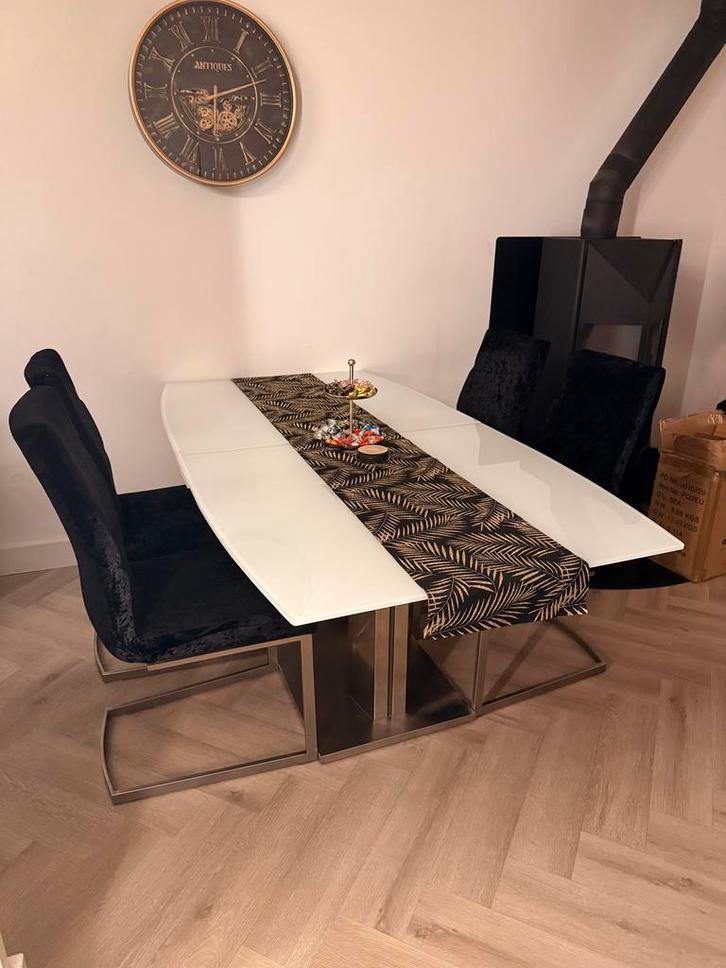 Xooon Uitschuifbare Eettafel met 4 Stoelen, Huis en Inrichting, Tafels | Eettafels, Gebruikt, 100 tot 150 cm, 150 tot 200 cm, Vijf personen of meer