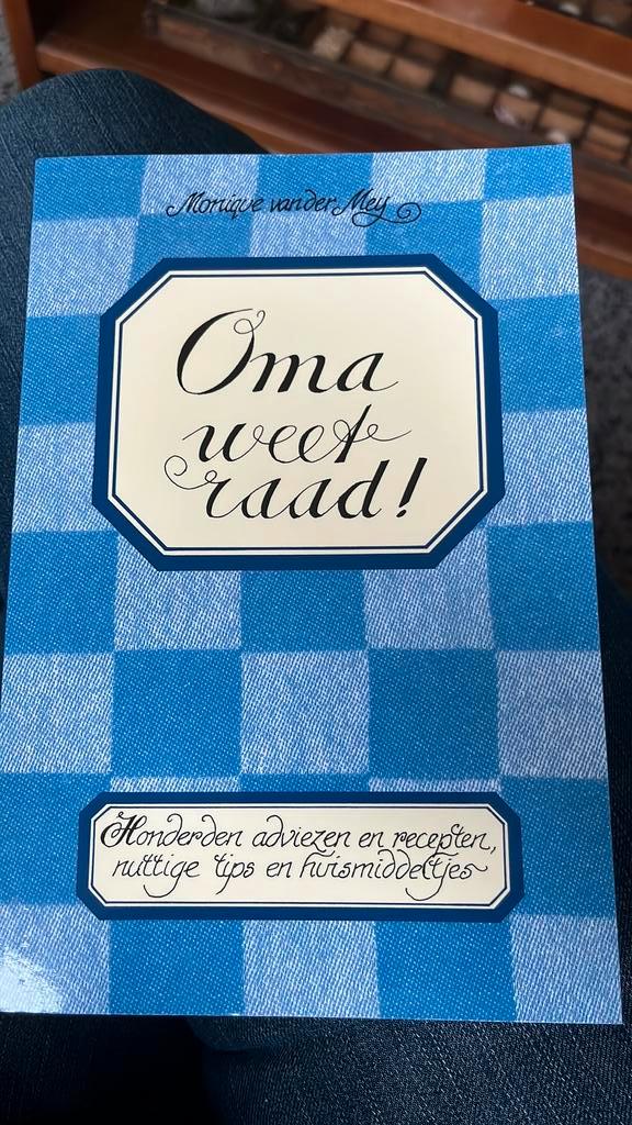 Boek: Oma weet raad - Tips & Wijsheden, Boeken, Overige Boeken, Zo goed als nieuw, Ophalen of Verzenden